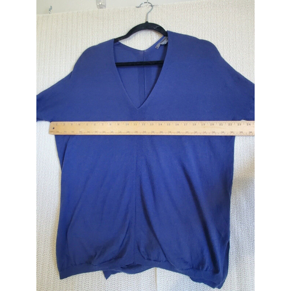 Vince Women’s Merino Blend Deep Navy V-Neck Sweater Size XS Quiet Luxury - Picture 3 of 11